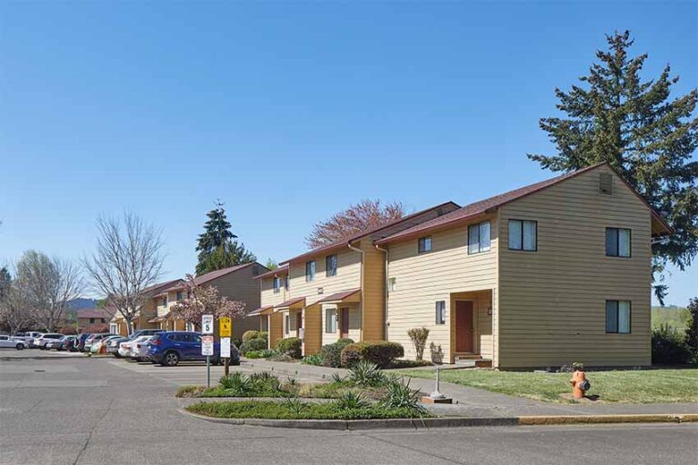 Oak Crest apartments exterior