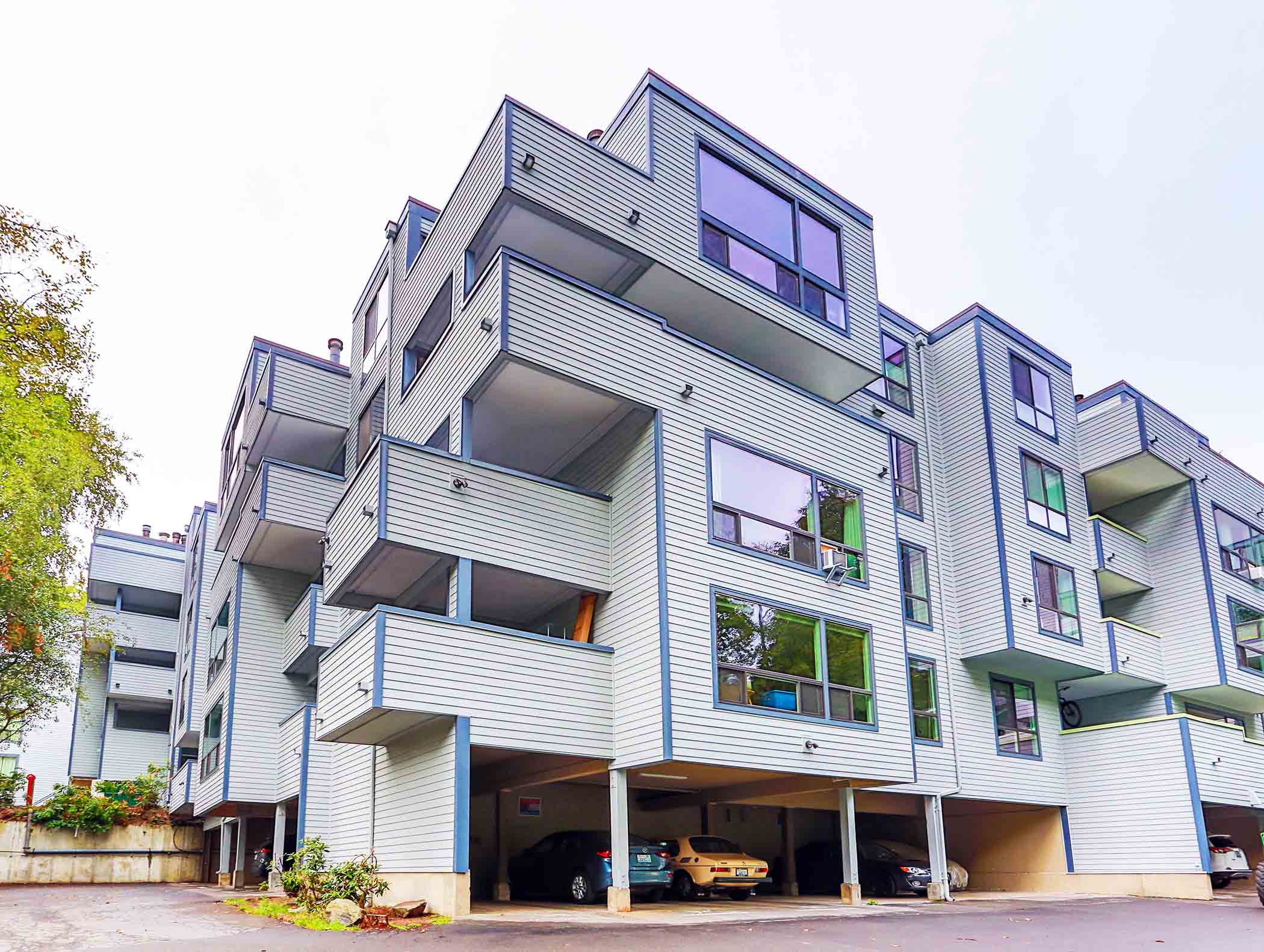 quarterdeck-seattle-condo-exterior Quarterdeck Condo exterior with construction work