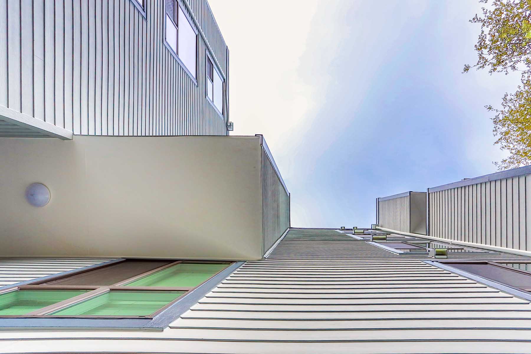 quarterdeck-seattle-condo-upper-side Quarterdeck Condo exterior sky view